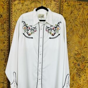 Roper White Casual Button Down Shirt with Embroidered Details